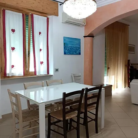 Elegant In Area Appartamento Rapallo